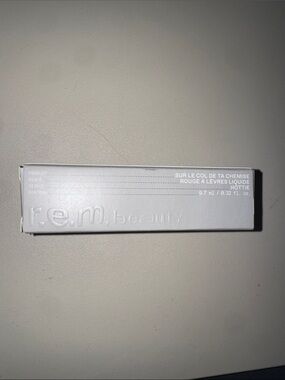 r.e.m. beauty Liquid Lipstick - Hottie shade